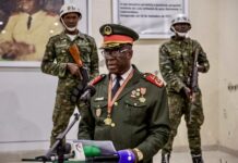 Renforcement des pouvoirs présidentiels : la junte militaire organise un référendum malgré le refus de l’opposition