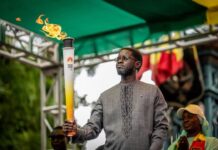 JOJ 2026 : Bassirou Diomaye Faye réceptionne la flamme olympique à Dakar
